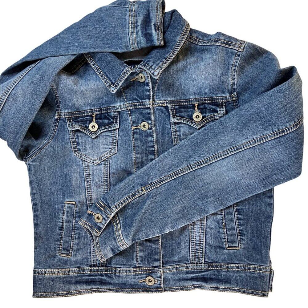 Maurice's Denim Jacket Size S Classic Trucker Style (Layer with Cottage core)
